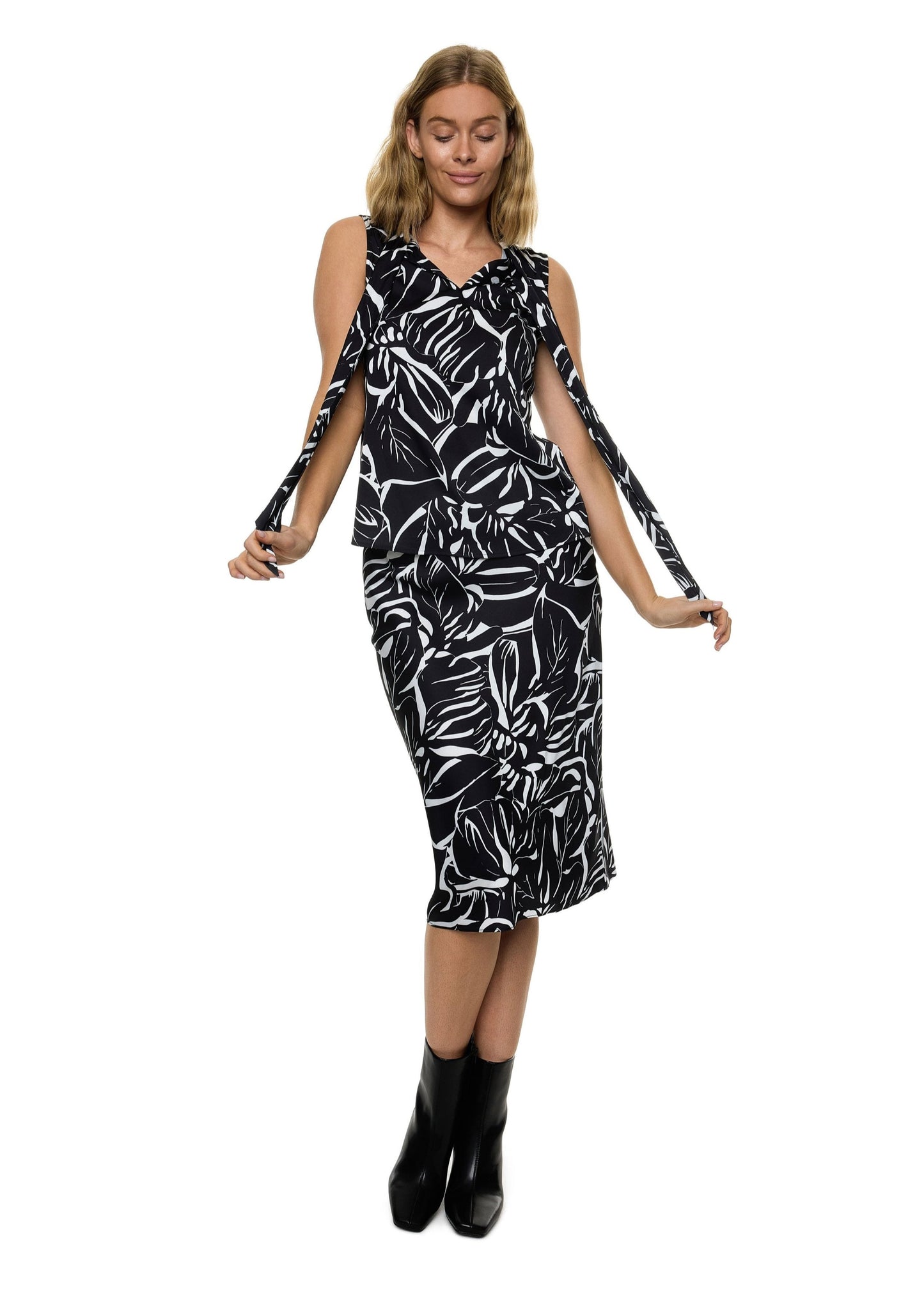 Bow Tie Sleeveless Blouse (Print)