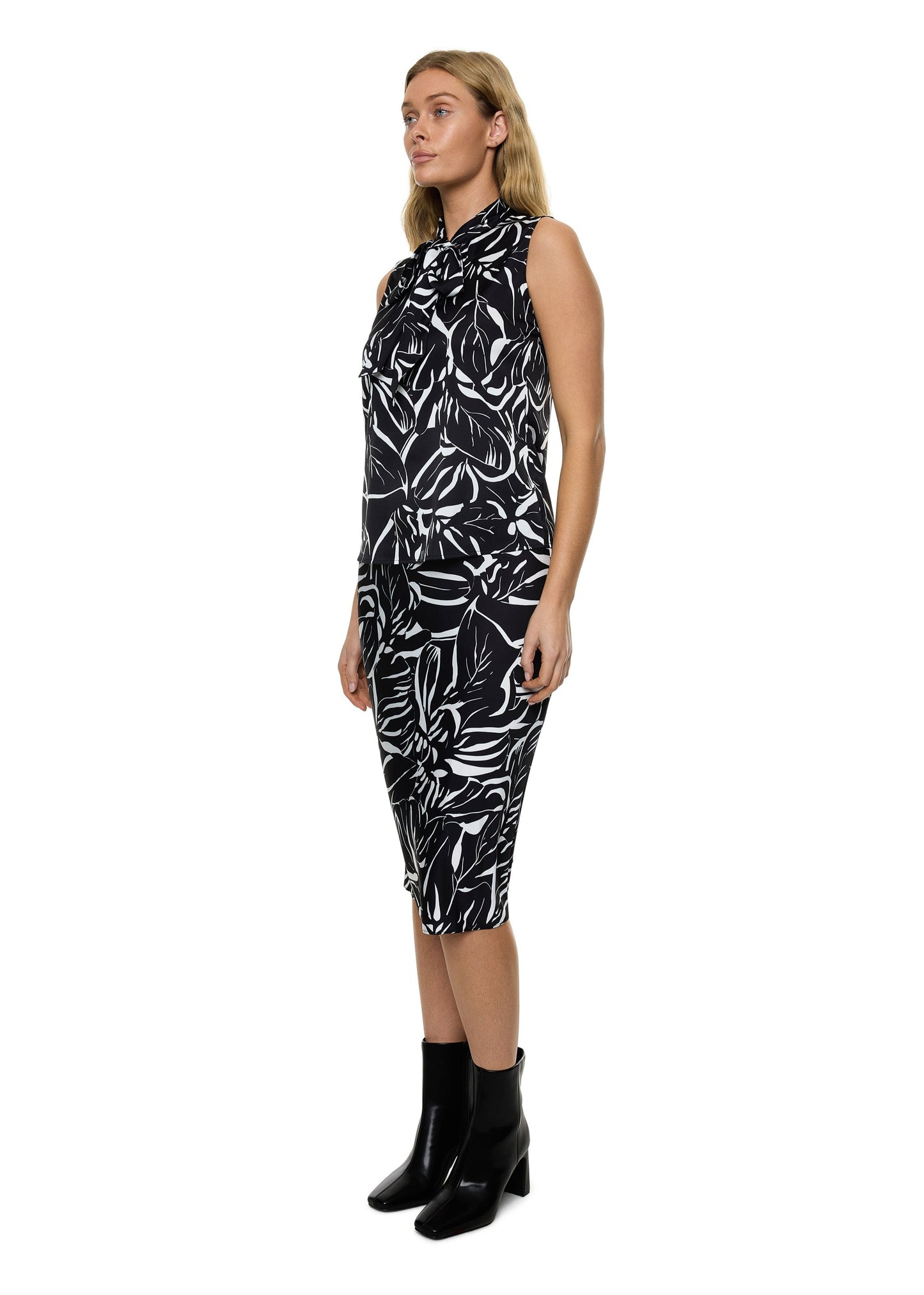 Bow Tie Sleeveless Blouse (Print)